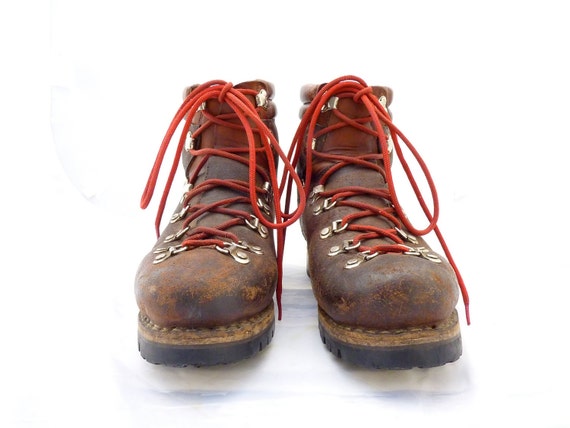 what stores sell hiking boots