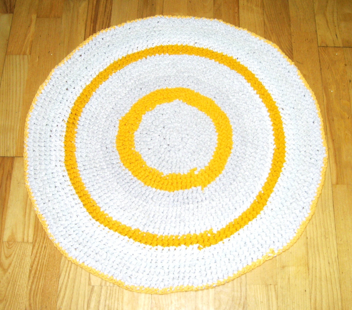 Rag Rug Floor Mat 27 inch round made from upcycled by jeniebug76