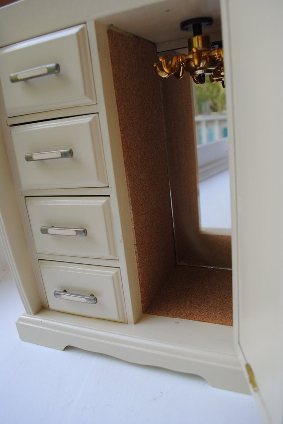 Art Deco Vintage Jewelry Box Navajo White Glossy Finish