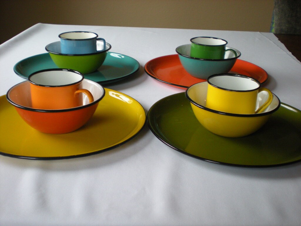 REDUCED PRICE: Enamelware 12-pc Set Multi-Color Dinnerware