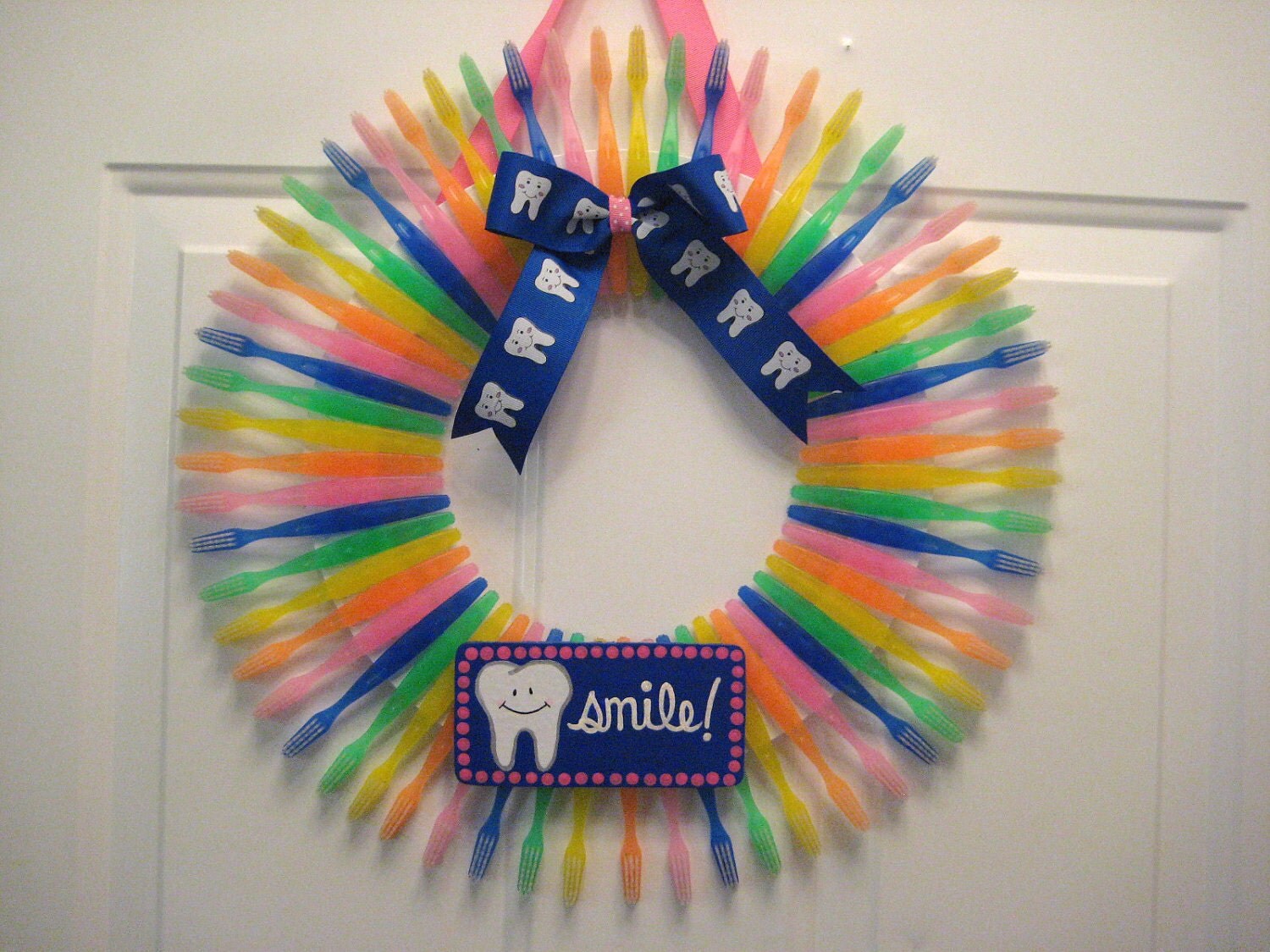 Toothy Toothbrush Wreath