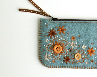 Felt Coin Purse Wallet ø Small Make Up Bag ø Hand Embroidered ø Sweet Blossoms ø LoftFullOfGoodies