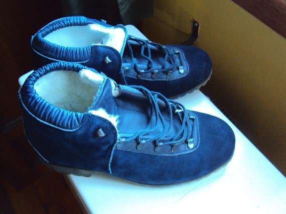 dunham hiking boots waffle stomper