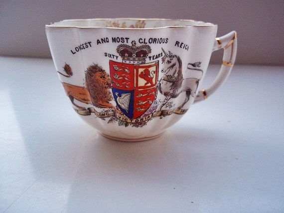 Diamond Jubilee of Queen Victoria commemorative ornamental cup