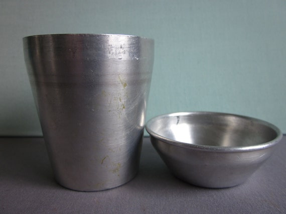 Vintage aluminum gravy shaker mixer cup with lid