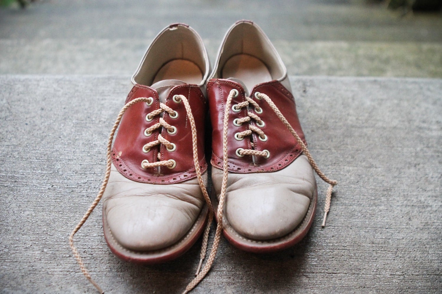 Old School Shoes: Old Vintage Saddle Shoes In Size 8