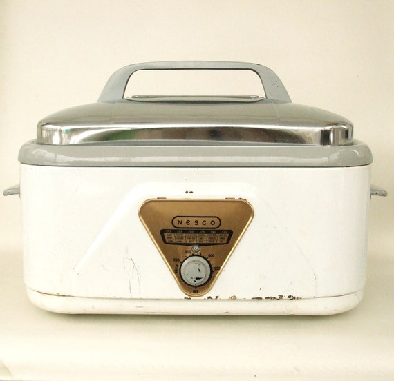 Nesco Electric Casserole 7015 Oval Roaster Oven by LaurasLastDitch