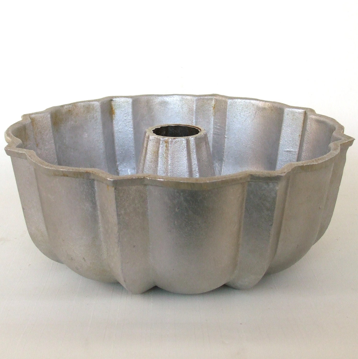 Cast Aluminum Bundt Cake Pan No Teflon Vintage