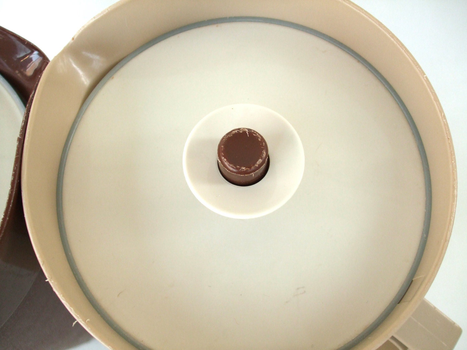 2 Vintage Tupperware Pitchers with Lids 2quart Jugs