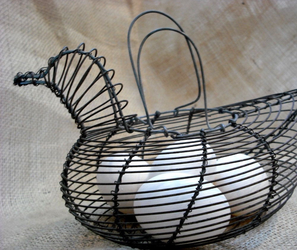 ESTATE SALE Vintage Wire Chicken Basket for Eggs by theloosegoose