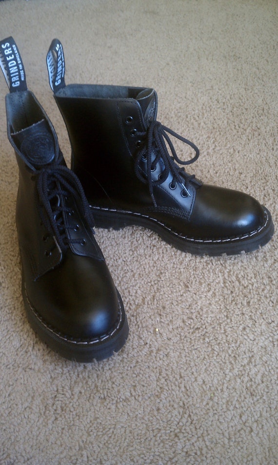 SALE Grinders boots Black 8 eye. Made in England