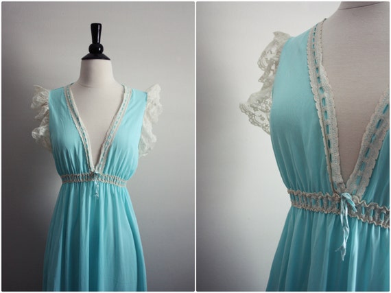 Vintage 70s Sweet Lace Powder blue Slip Dress. Size S/M/L