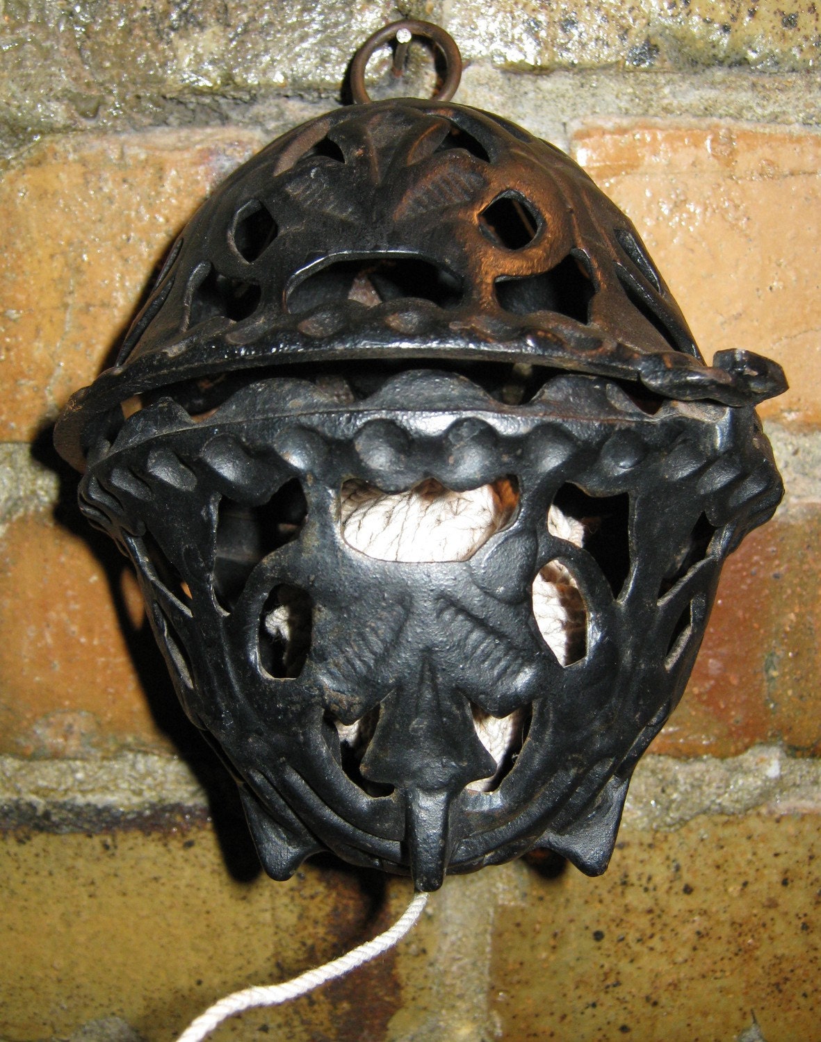 Vintage Cast Iron String Holder