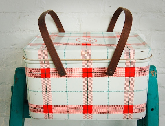 Mexican Red Cross >> Vintage Plaid Picnic Basket Tin Decoware Mexican Red Cross >> Vintage Plaid Picnic Basket Tin Decoware