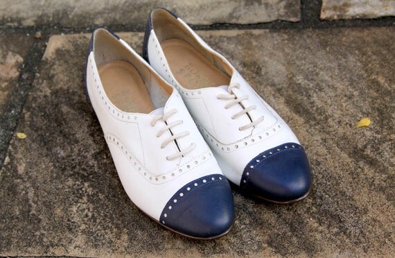 VIntage Navy and Cream Shoes Women size 61/2