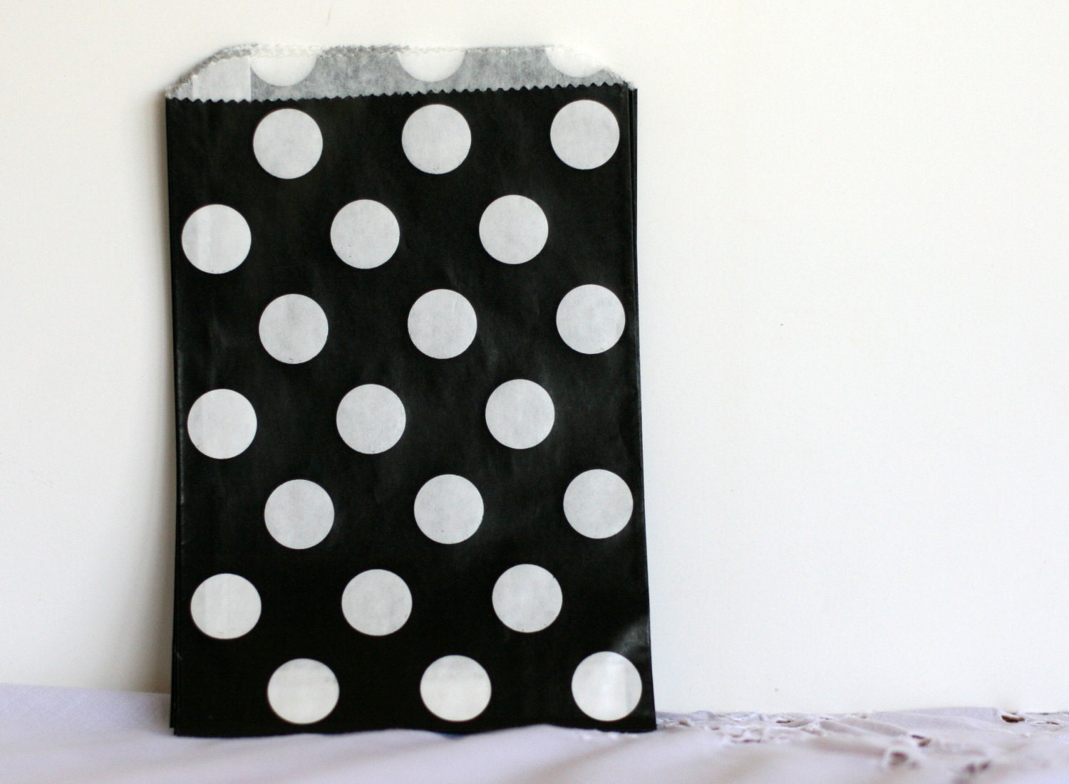 Black and white polka dot party bags treat by talkingtwineandtrim