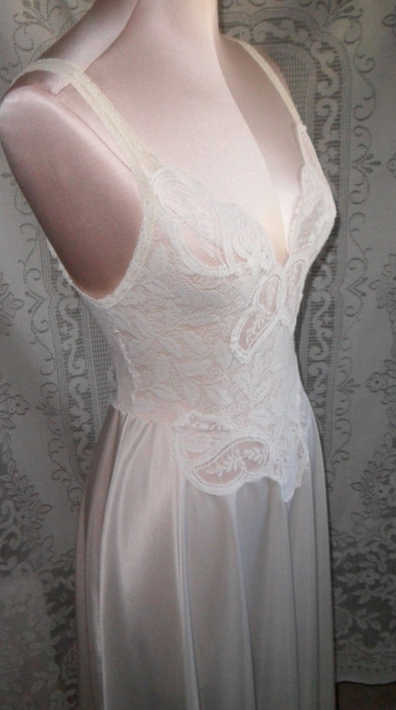 Vintage Olga Nightgown White Leaf Lace Stretch Bodice Medium