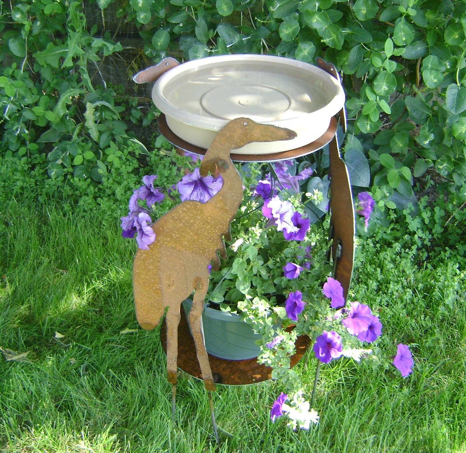 Bird bath Metal Garden Art Sculptured Metal Heron Bird Bath