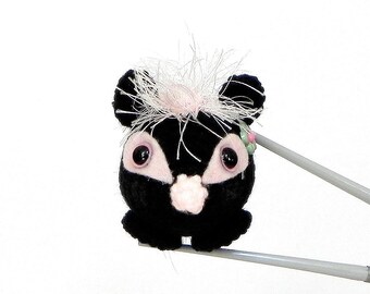 Amigurumi skunk sister MochiQtie- Mochi size crochet amigurumi mini animal toy / doll