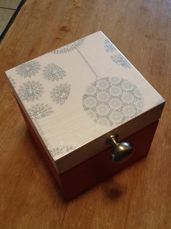 Items similar to Jewelry Box on Etsy