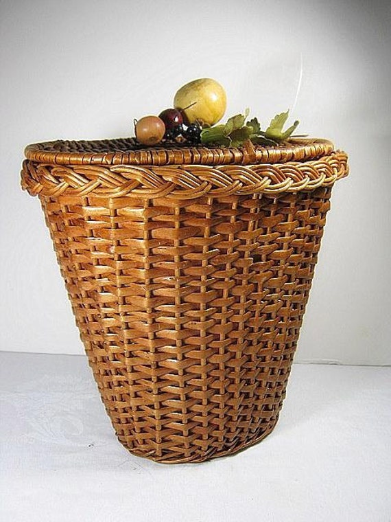 Vintage WICKER BASKET Attached Lid with Fruit Storage