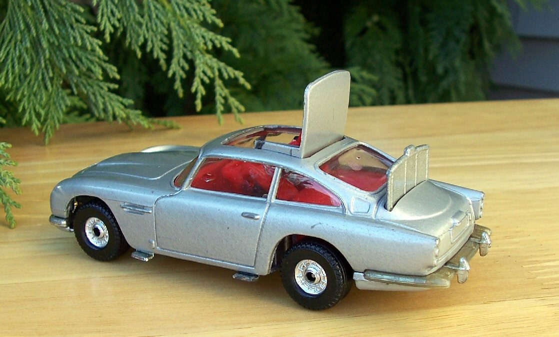 aston martin db5 diecast