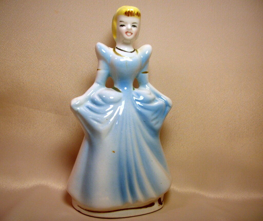 small cinderella figurine