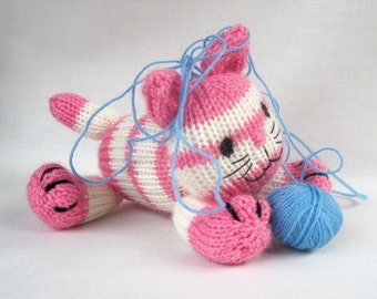 Knitting pattern - pink cat toy - Mookychick | Feminism