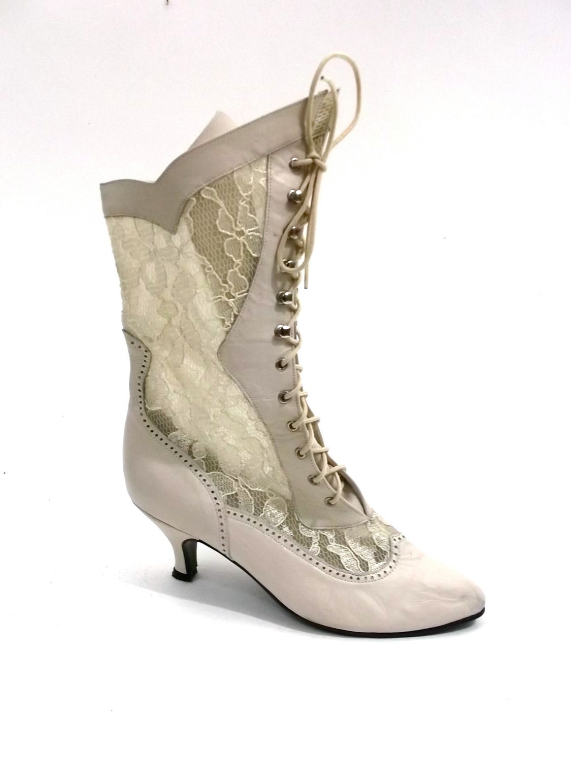 VICTORIAN style Granny Boot /// Cream color leather by nanometer