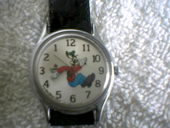 VINTAGE GOOFY BACKWARDS Watch By Lorus For by Gonebytreasures