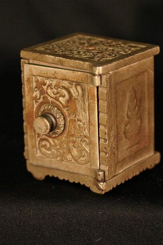 Kenton Brand Vintage Cast Iron Savings Bank