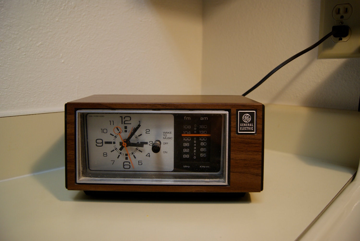 1970s General Electric Clock Radio