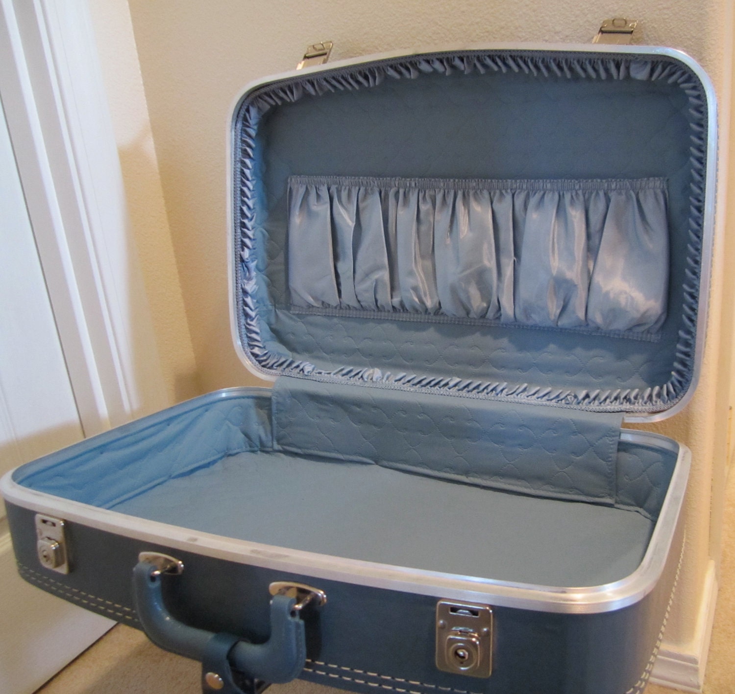 Valise Vintage Crown – Bleue, Coque Dure, Années 1960, Pour Déco Ou Voyage