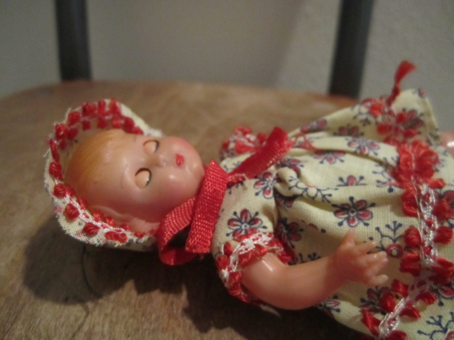 doll with closing eyes