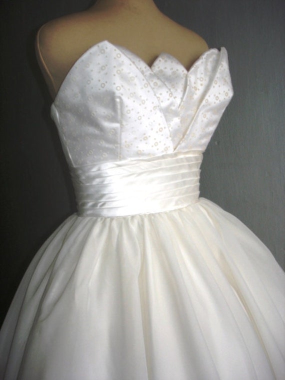 Items similar to 50s inspired ball dress with beautiful bust detail ...