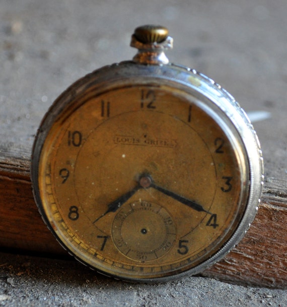 Antique pocket watch case with cristalmovement by