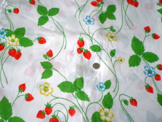 Vintage Strawberry Bed Sheet. Full Flat Sheet. Fabric. Cutter.