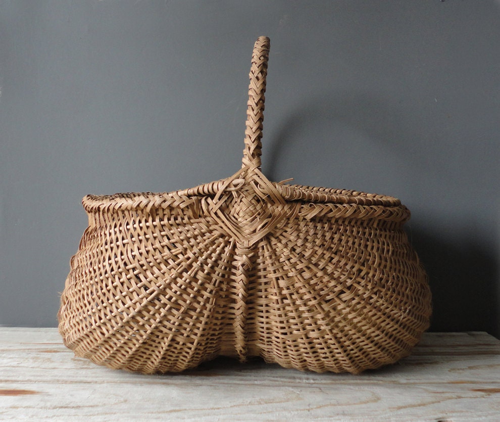 Extra Large Antique Egg Basket with Lid. Hand Woven