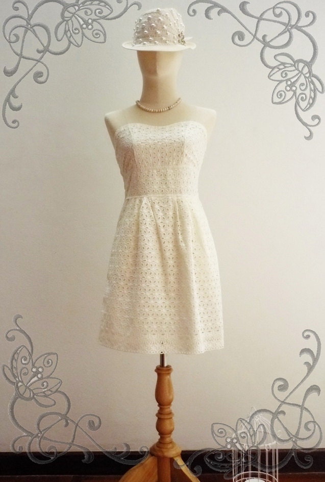 BIG SALE-Vintage Chic-White Cream Lace Strapless Mini Dress