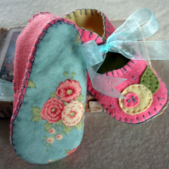 Spring baby shoes in wool felt