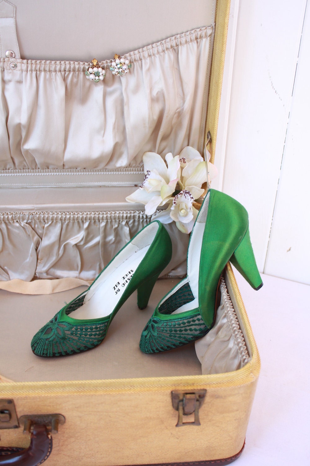 Vintage 1940s Green Shoes Pumps Heels Size by SummerHolidayVintage
