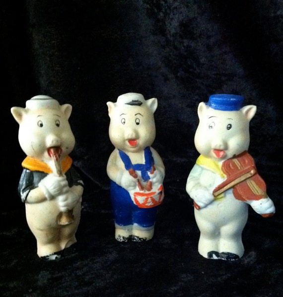 three little pigs figurines