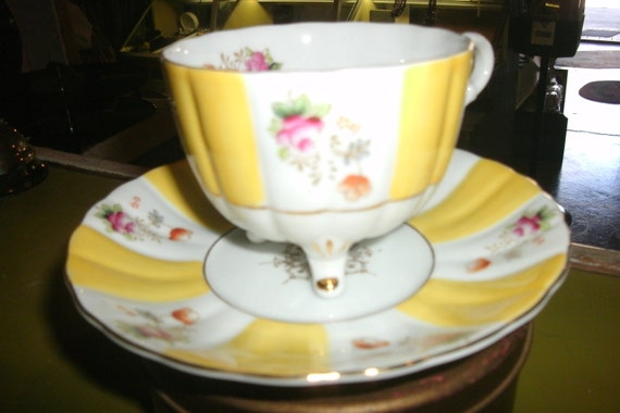 with legs tea with cups legs on Yellow vintage tea  cup saucer
