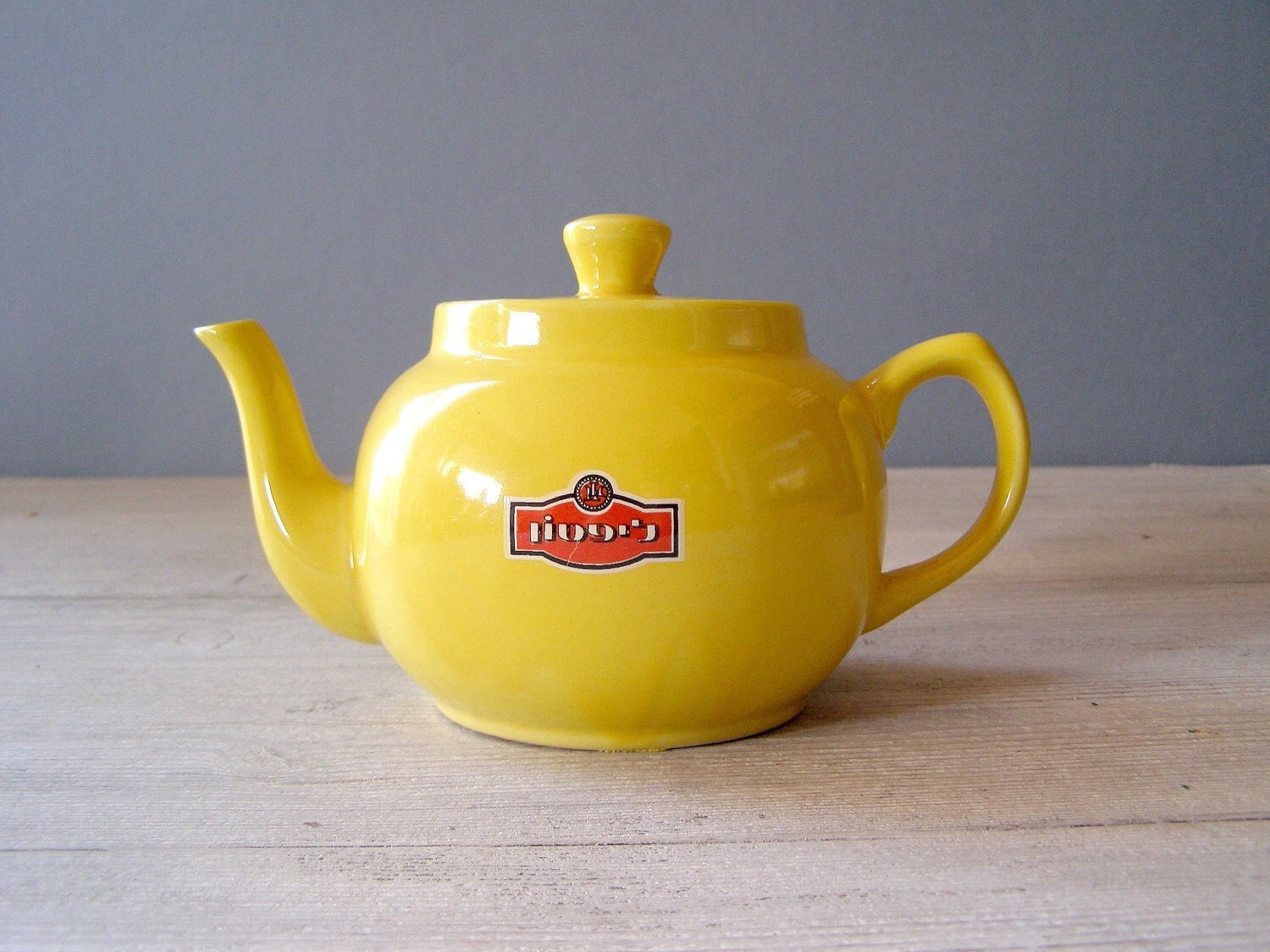 Vintage Yellow teapot Ceramic Lipton Teapot