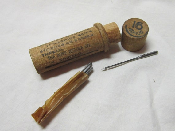 1929 Boye Wooden Needle Case/Cylinder with Original Needles