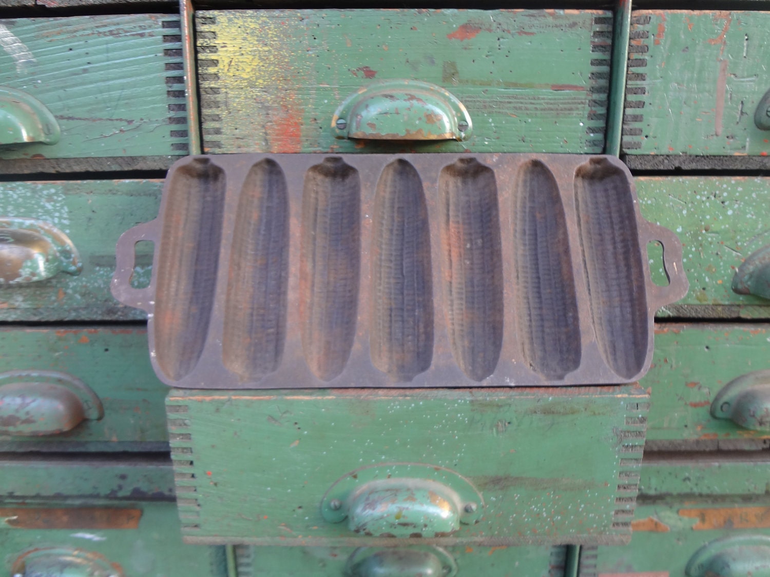 vintage-cast-iron-corn-bread-baking-pan-by-ladyninanana-on-etsy