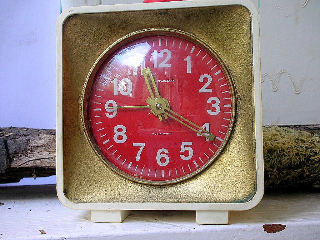 TICK TOCK Vintage Wind Up alarm CLOCK use for home decor.