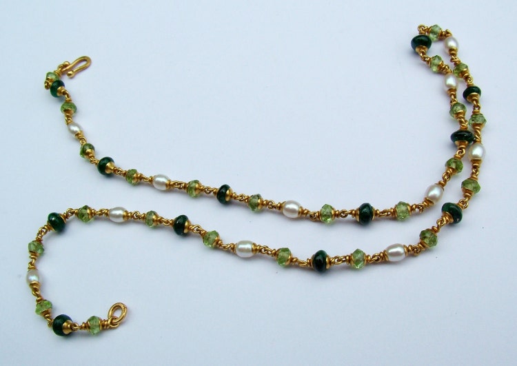 22k gold emerald peridot fresh water pearl necklace... by MonBedo