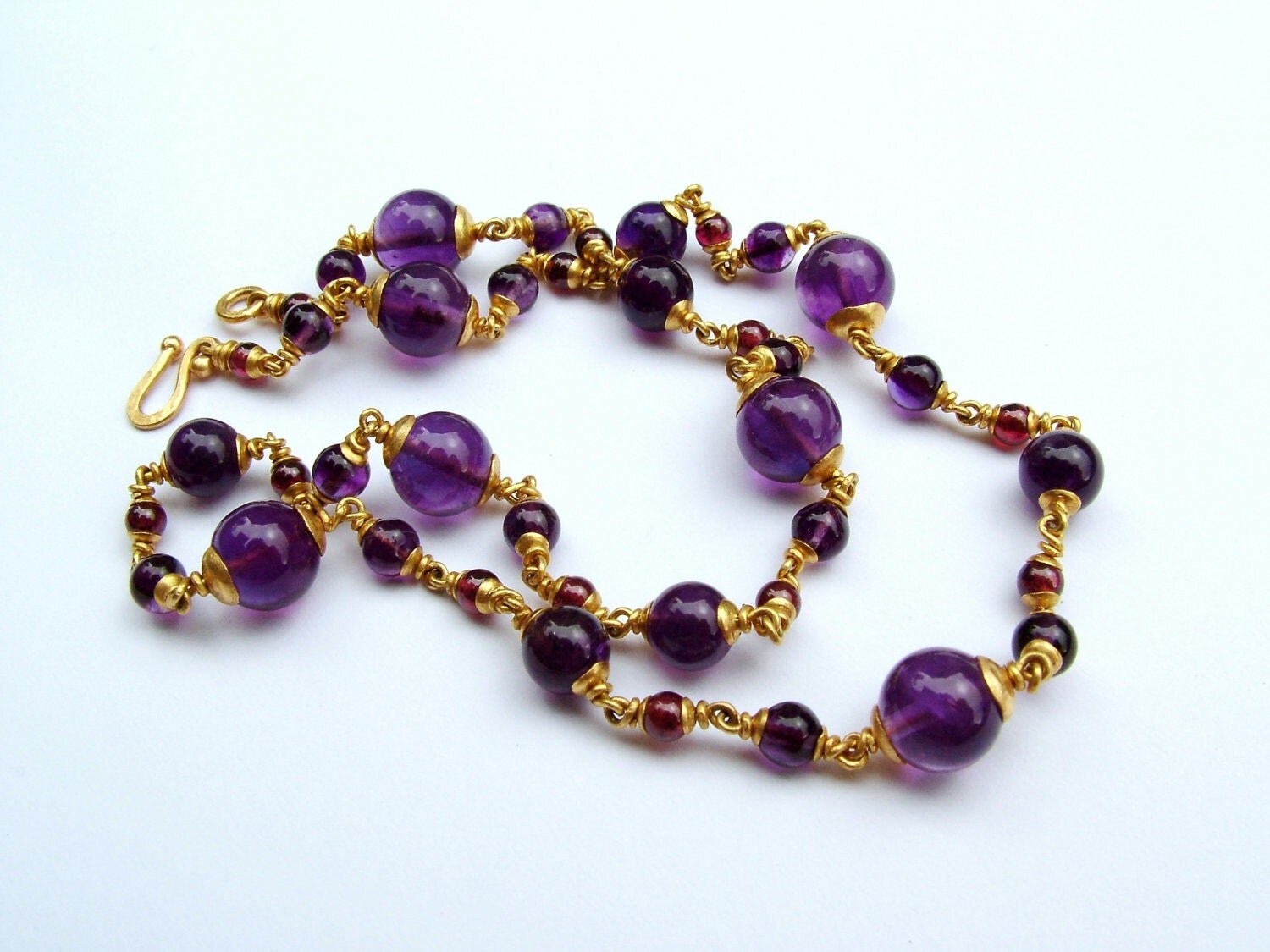 22k gold Amethyst garnet necklace... by MonBedo on Etsy