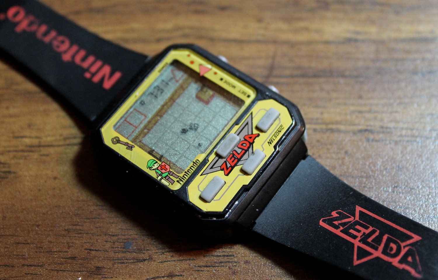 Found this 1989 Zelda watch at the Goodwill Bins for like $0.25! : r ...
